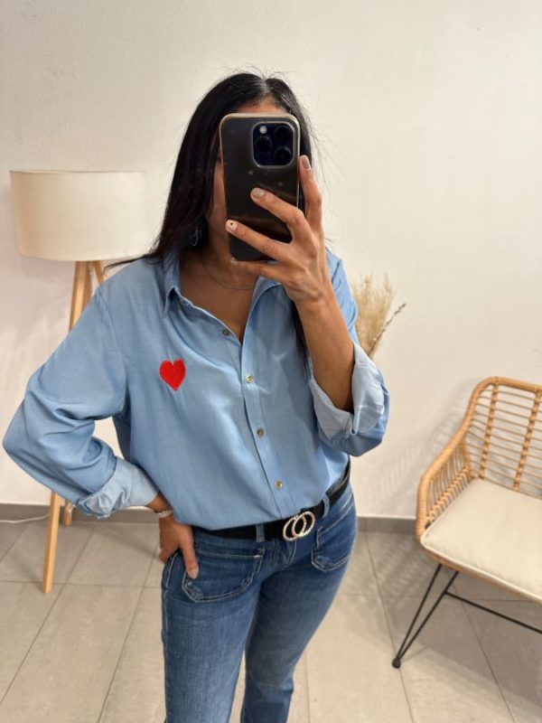 Chemise coeur rouge brodé