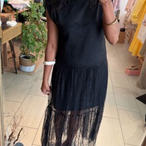 Robe Lucia noire droite en dentelle