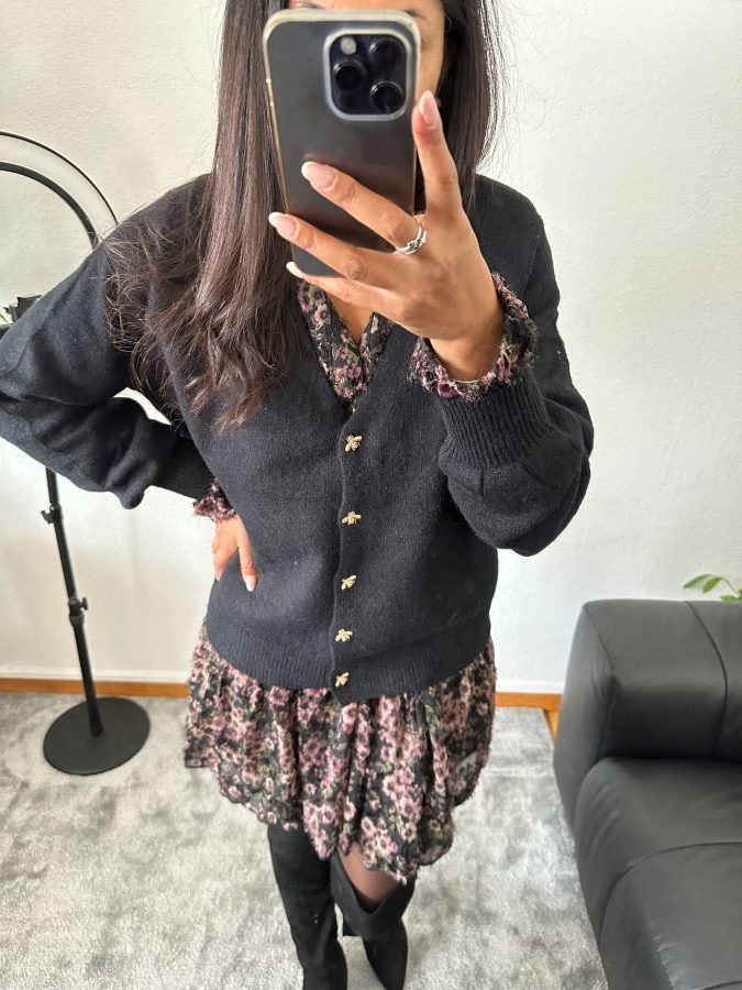 Gilet noire bouton abeille Gilet noire bouton abeille