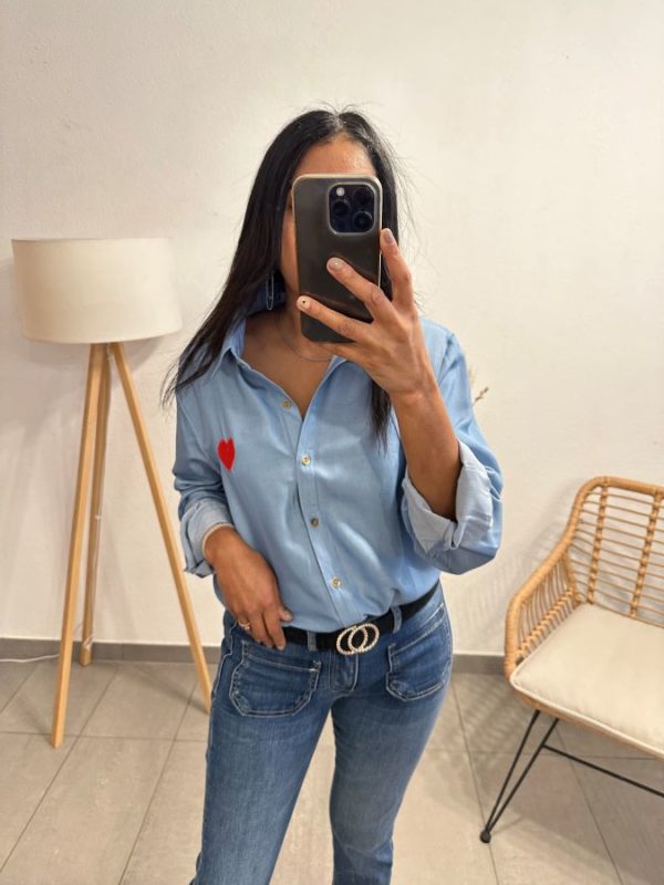 Chemise coeur rouge brodé – Image 2