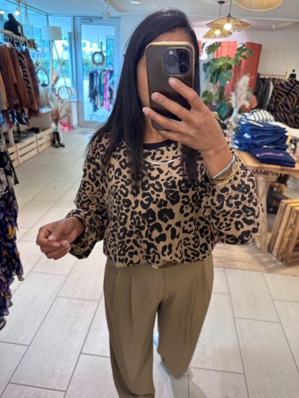 Pull Léopard avec chaînette