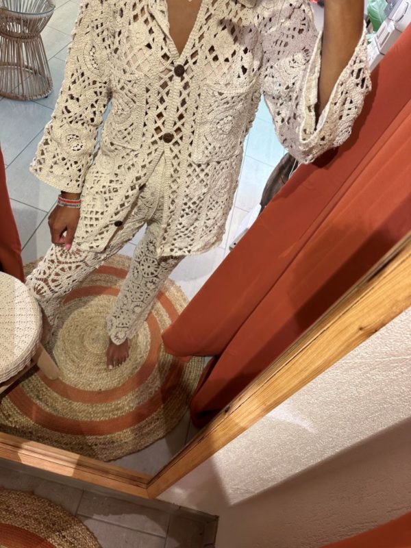 Chemise en crochet Tyma en beige – Image 2