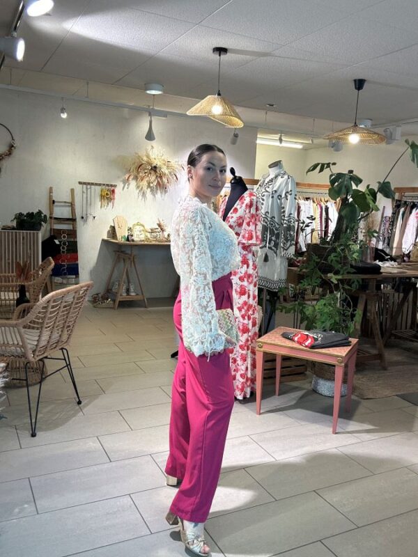 Pantalon Elia fuschia coupe droit – Image 2