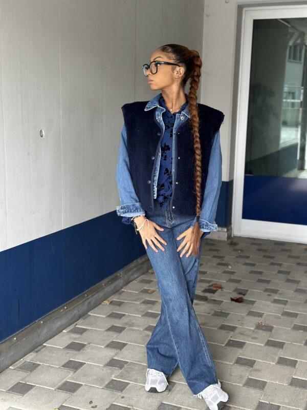 Jeans Maddie blue coupe droite effiloché sur le bas