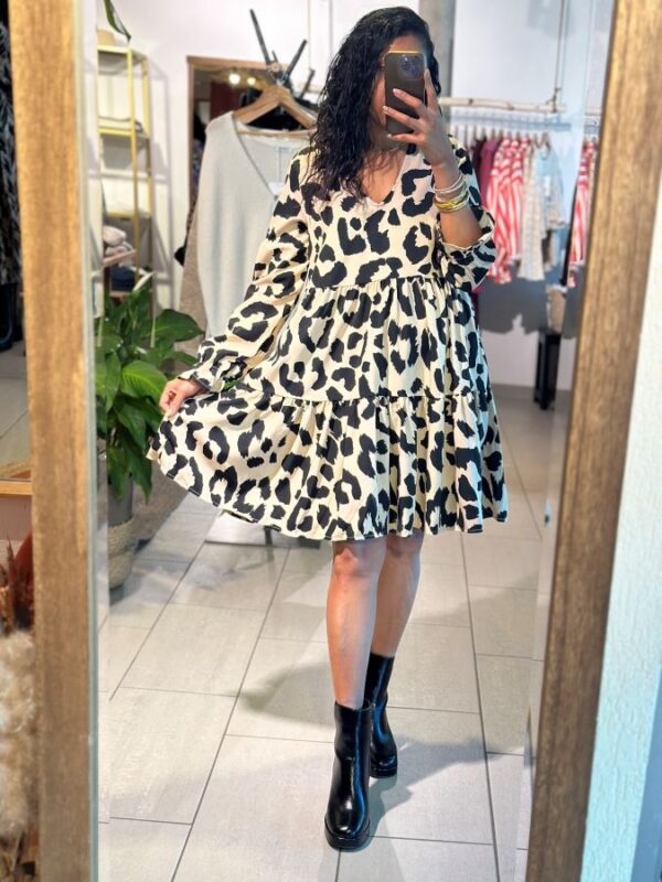 Robe Annie beige à motifs léopard – Image 2