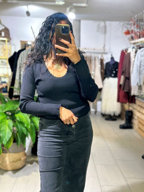 Pull Julio Noire en maille côtelée – Image 2