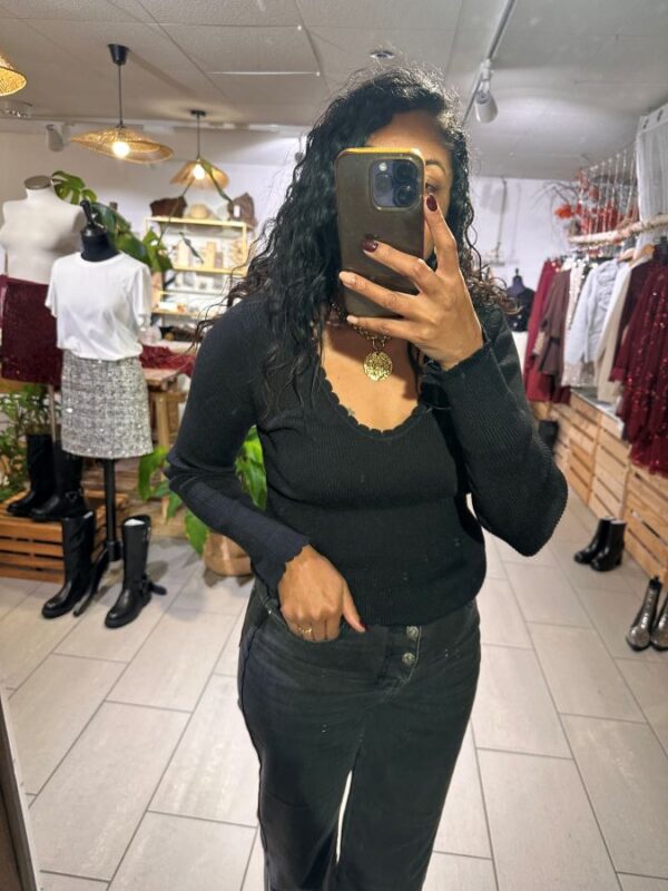 Pull Julio Noire en maille côtelée – Image 4