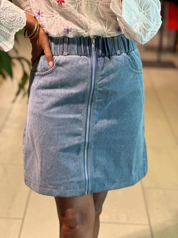 Jupe en jeans courte avec zip blue claire