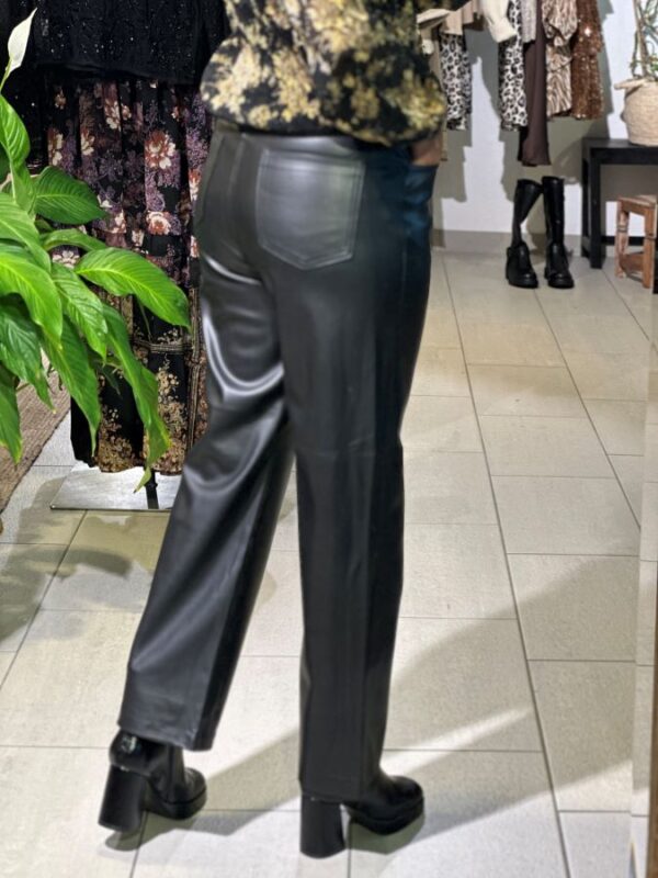Pantalon simili cuir noir – Image 2