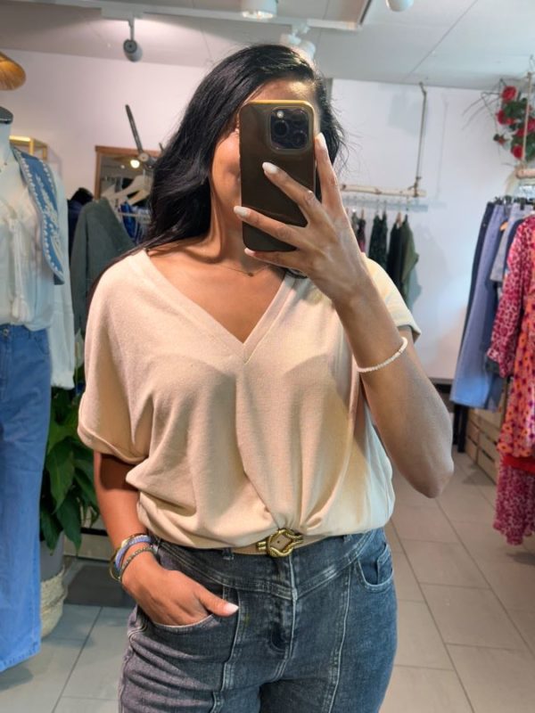 Tshirt Debby col V en beige – Image 3