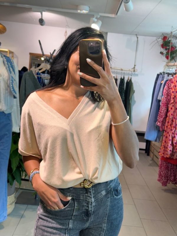 Tshirt Debby col V en beige – Image 2