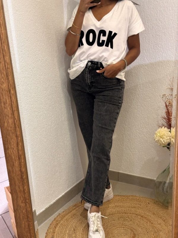 Jeans mum fit en gris effiloché sur le bas – Image 2