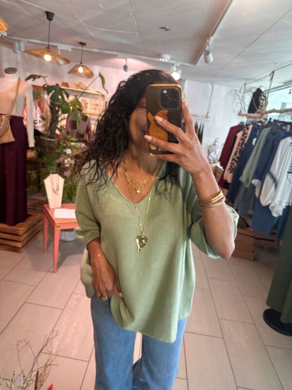 Haut en Eline en col V couleur mente – Image 2
