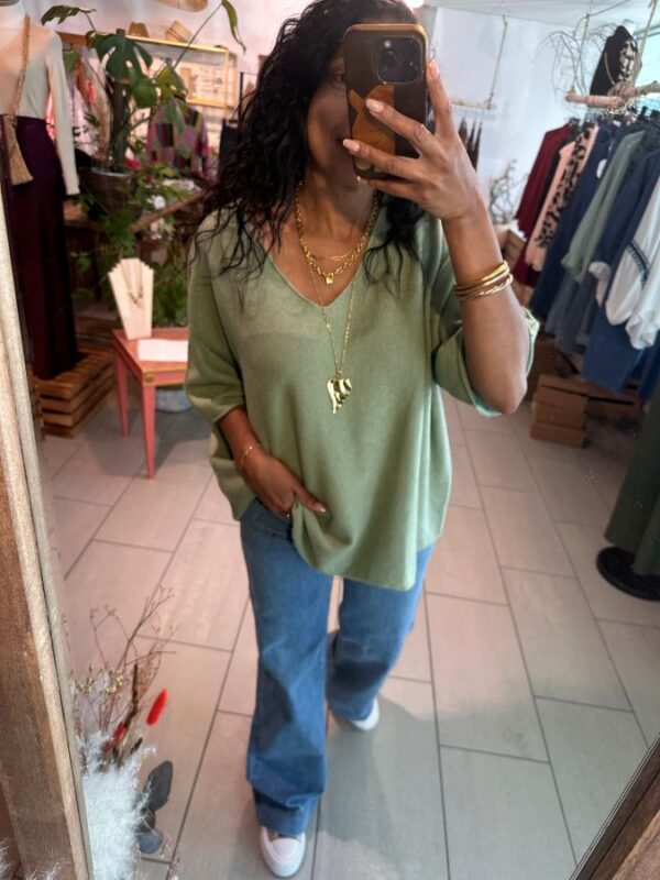 Haut en Eline en col V couleur mente – Image 3