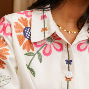 Veste sur chemise Andréa brodée en blanc