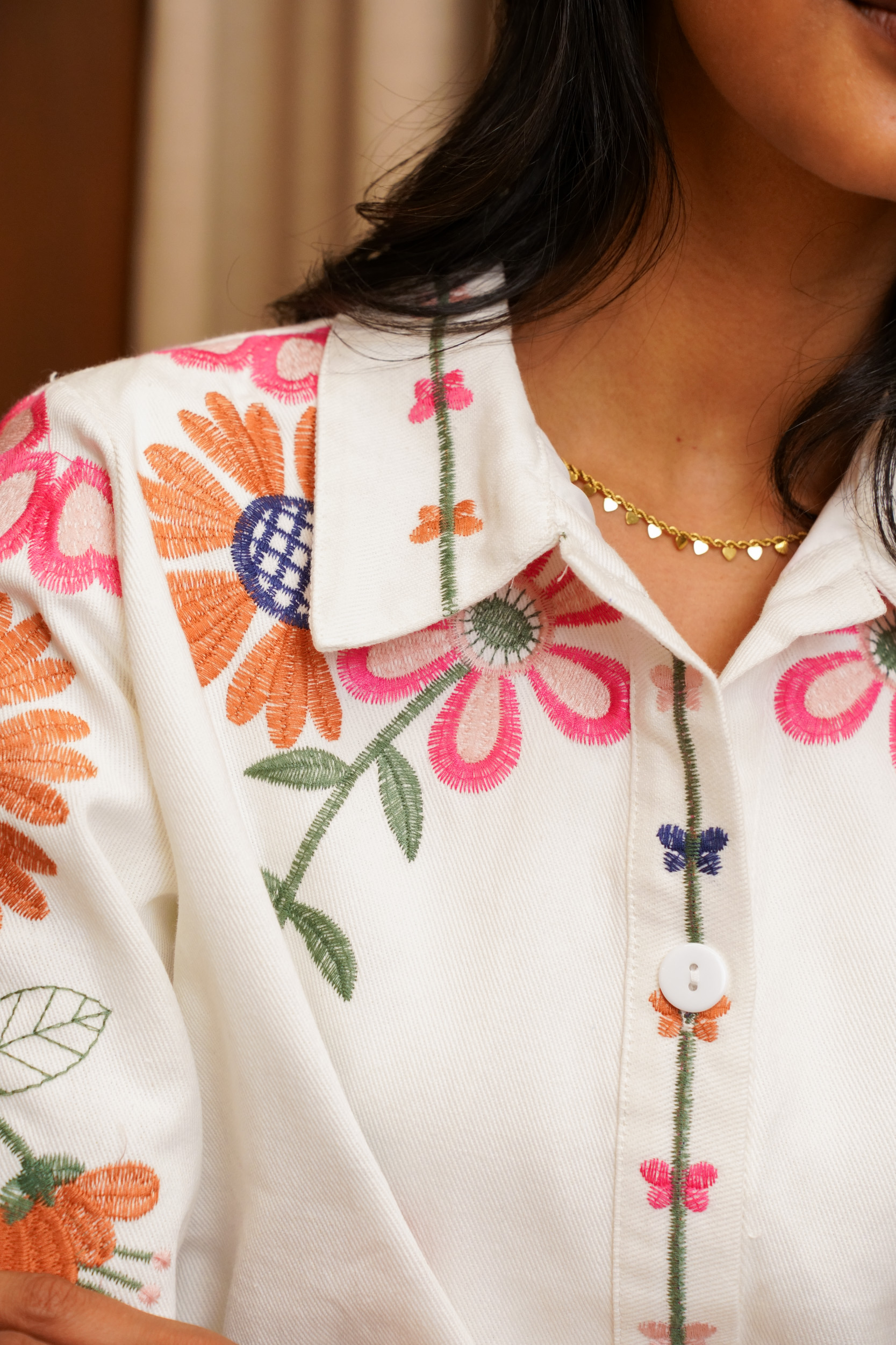 Veste sur chemise Andréa brodée en blanc
