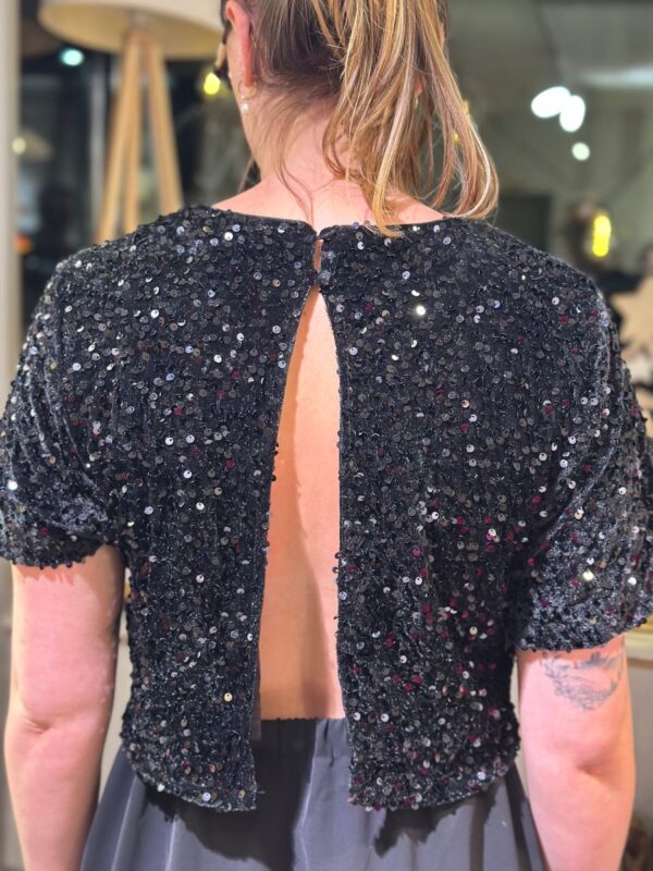Robe Lola courte dos nu – Image 3