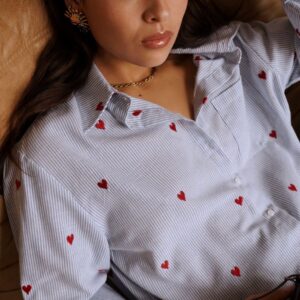 Chemise Valentina Curvy coeur rouge brodée