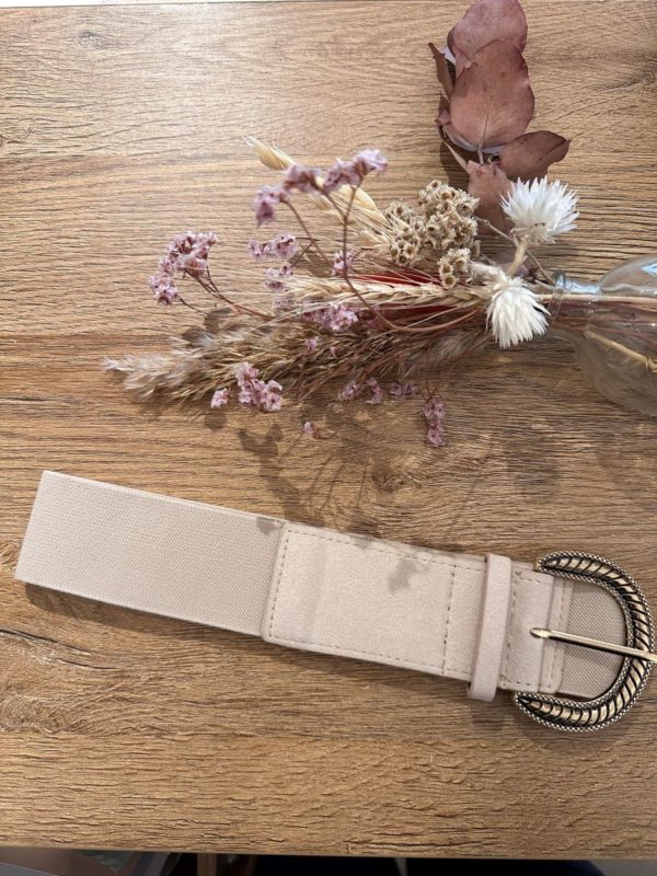 Ceinture écru élastique à boucle dorée