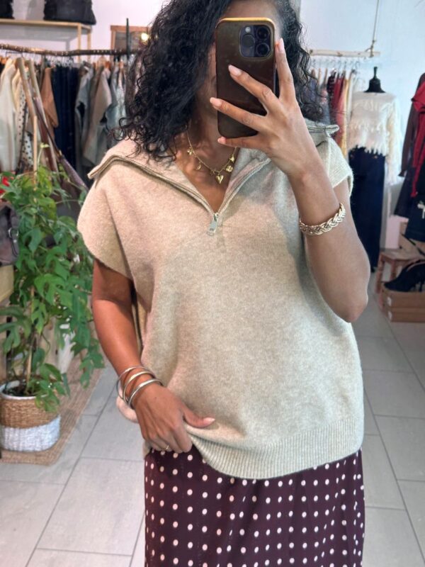 Gilet Mily sans manches beige – Image 2