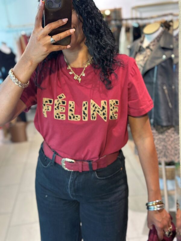 T-Shirt Bordeaux inscription Féline