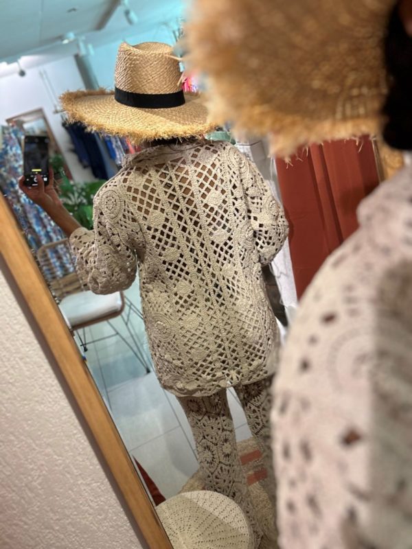 Chemise en crochet Tyma en beige – Image 4