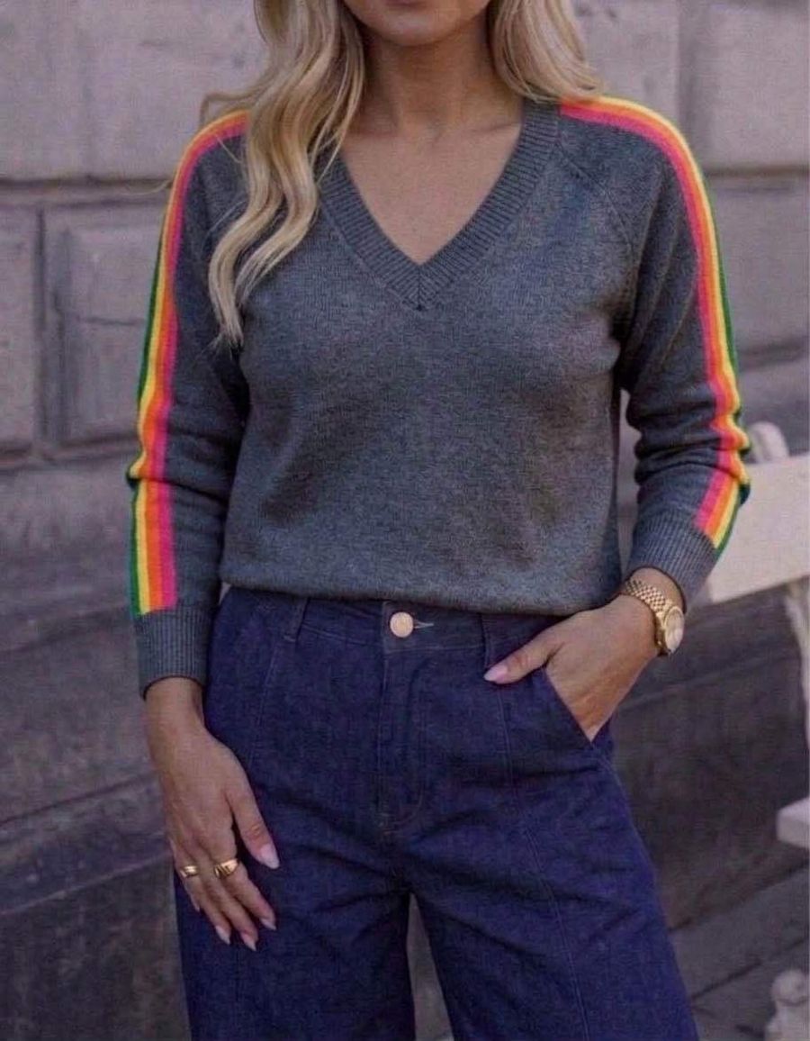 Pull gris en maille col V Bandes multicolores