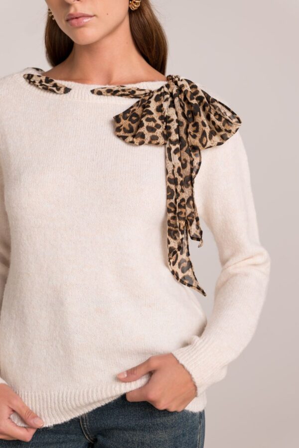 Pull Thomas écru avec foulard léopard