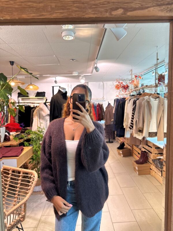 Gilet Betty Chocolat en maille fabrication Italienne – Image 2