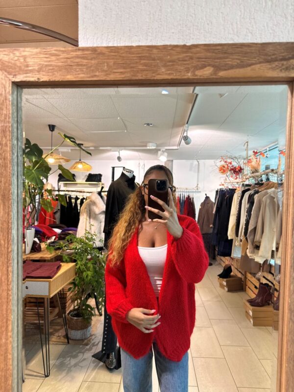 Gilet Betty Rouge vif en maille fabrication Italienne – Image 3