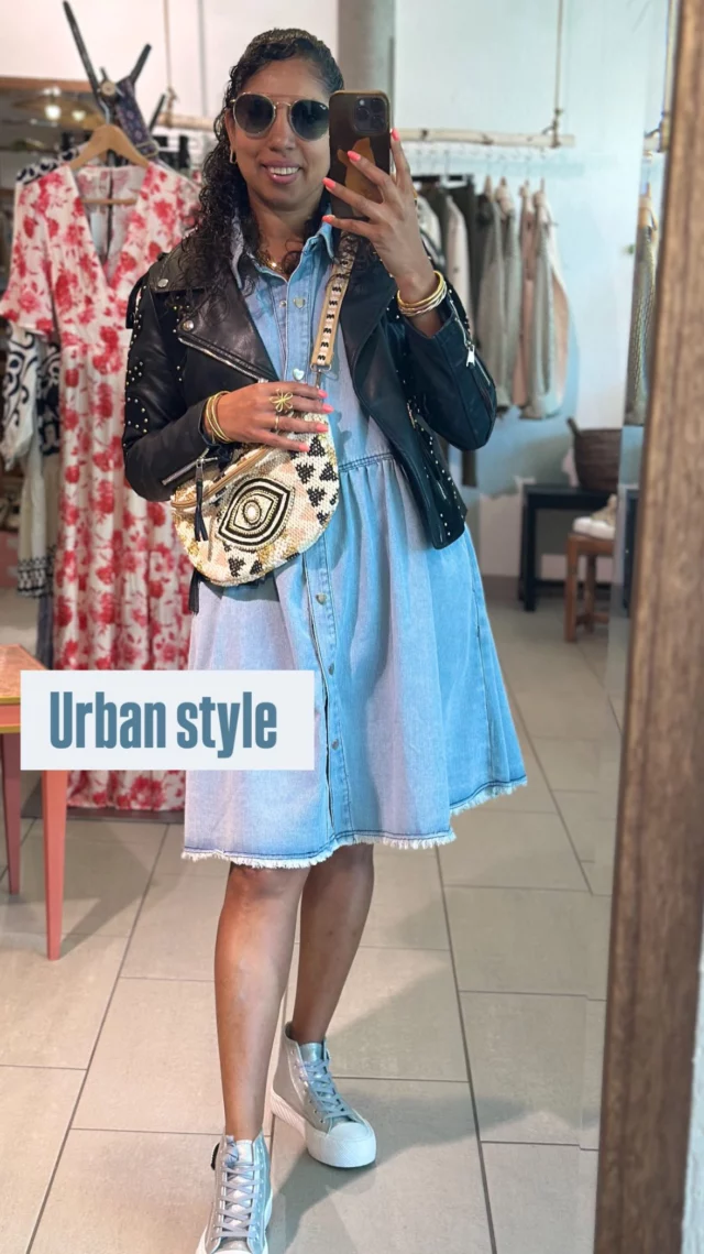 Une Robe en jeans et les boutons pression en forme de cœur 
Je l’adore 😍