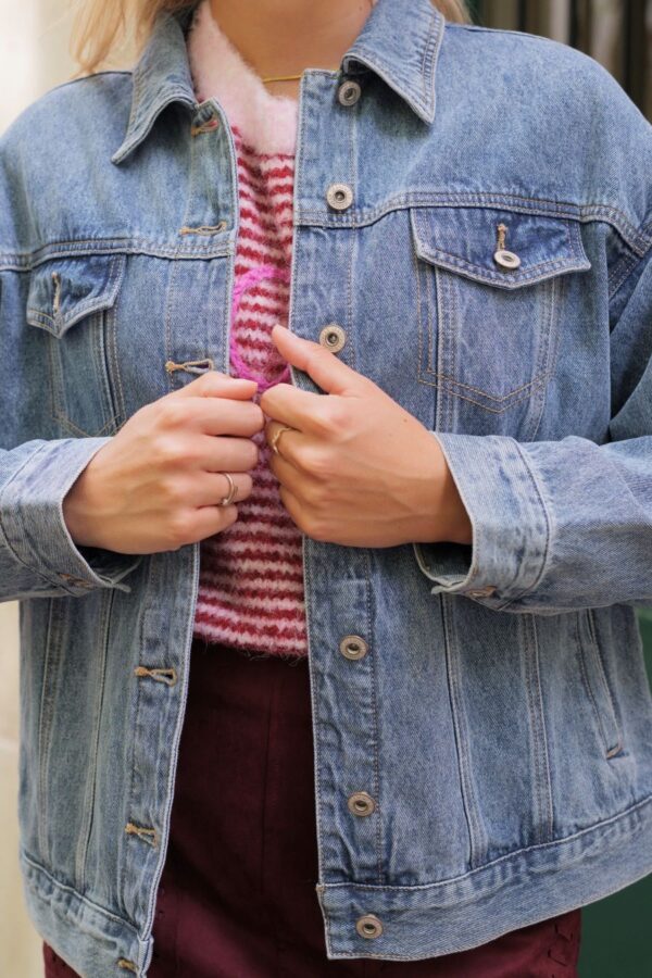 Veste en jeans brodée Love – Image 3