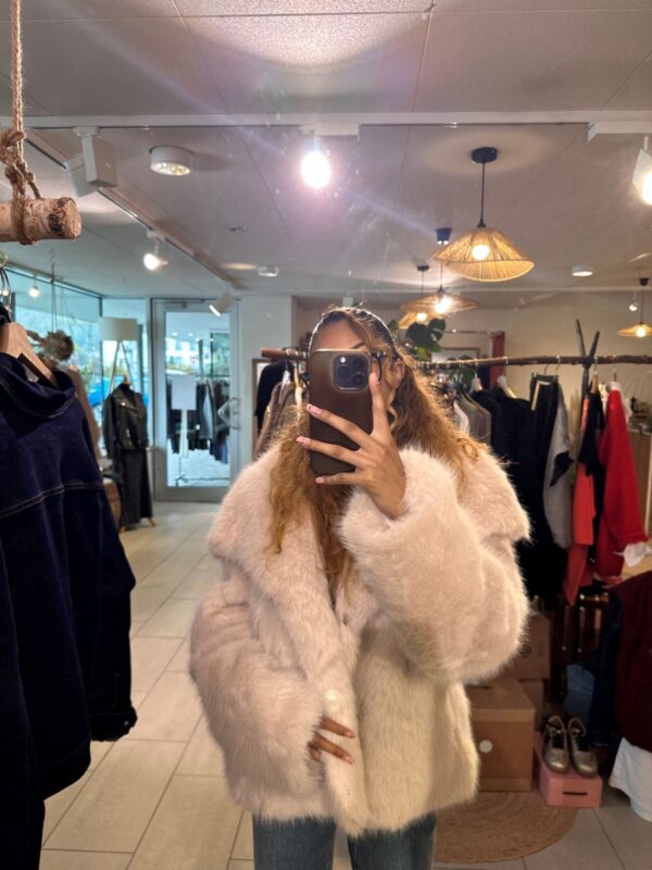 Veste Vinicia fausse fourrure écru