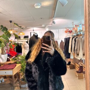 Veste Vinicia fausse fourrure Noire